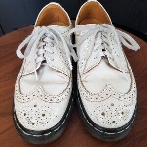 Dr Martens classic white brogues. Size 8 W/7 M (size 6 UK)